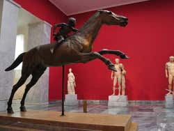 Museo Archeologico di Atene, cavallo e cavaliere